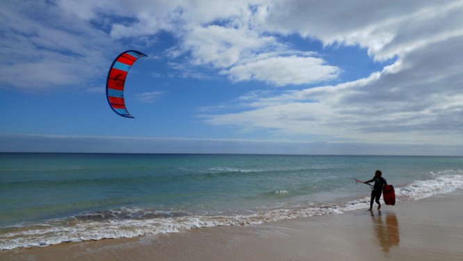 kitesurfing na plaży Sotavento